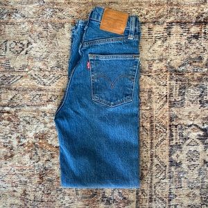 Levi’s Ribcage jeans